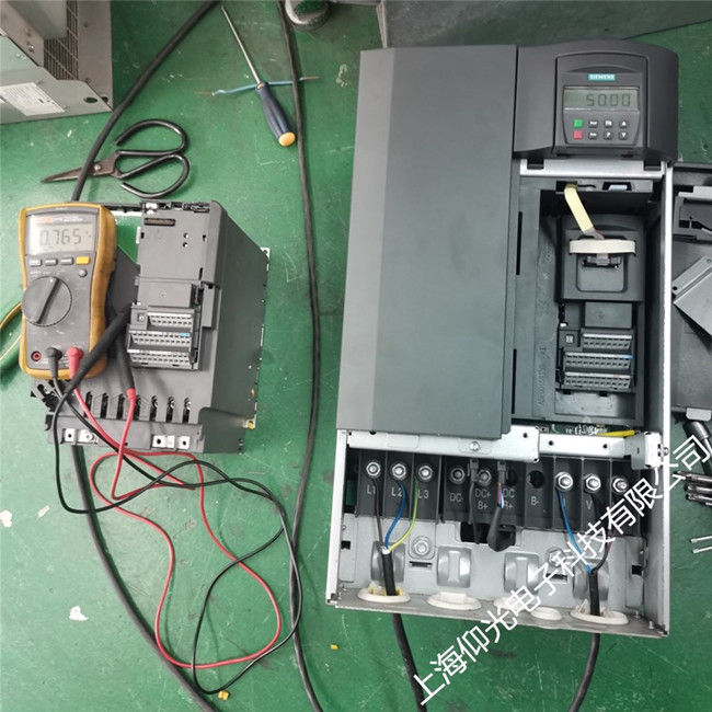 西門子6se440變頻器上電運(yùn)行顯示過流故障維修